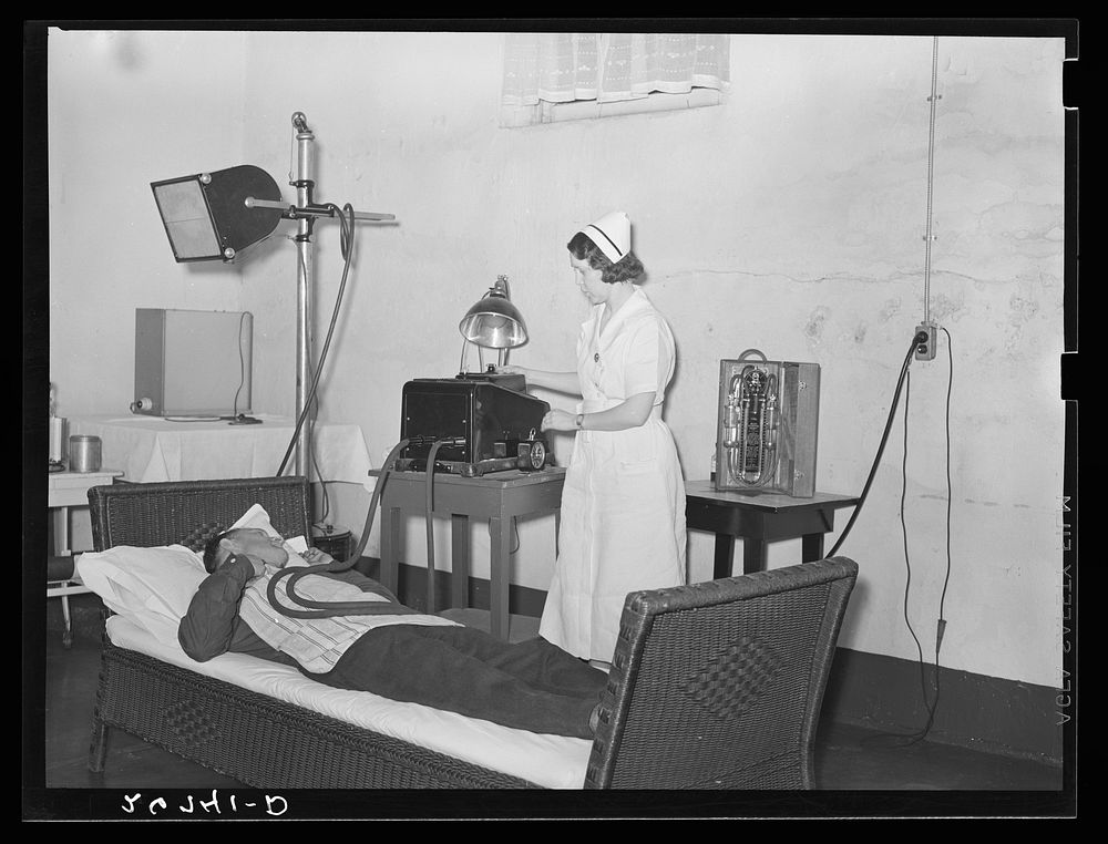Physiotherapy treatment. Herrin Hospital (private). Herrin, Illinois. Sourced from the Library of Congress.