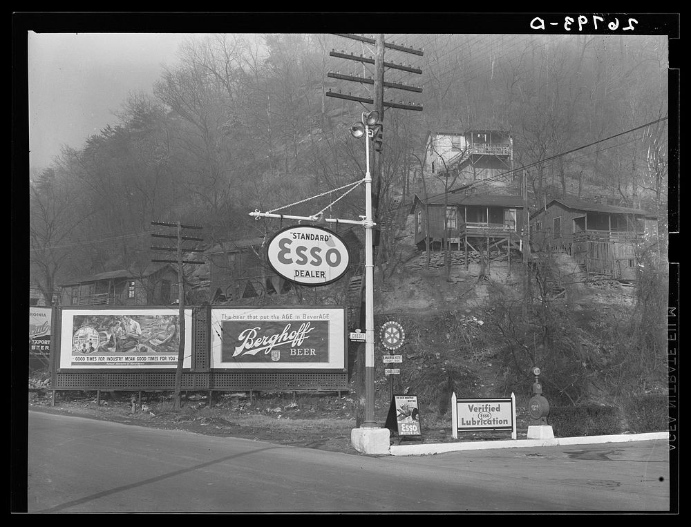[Untitled photo, possibly related to: City limits. Charleston, West Virginia]. Sourced from the Library of Congress.
