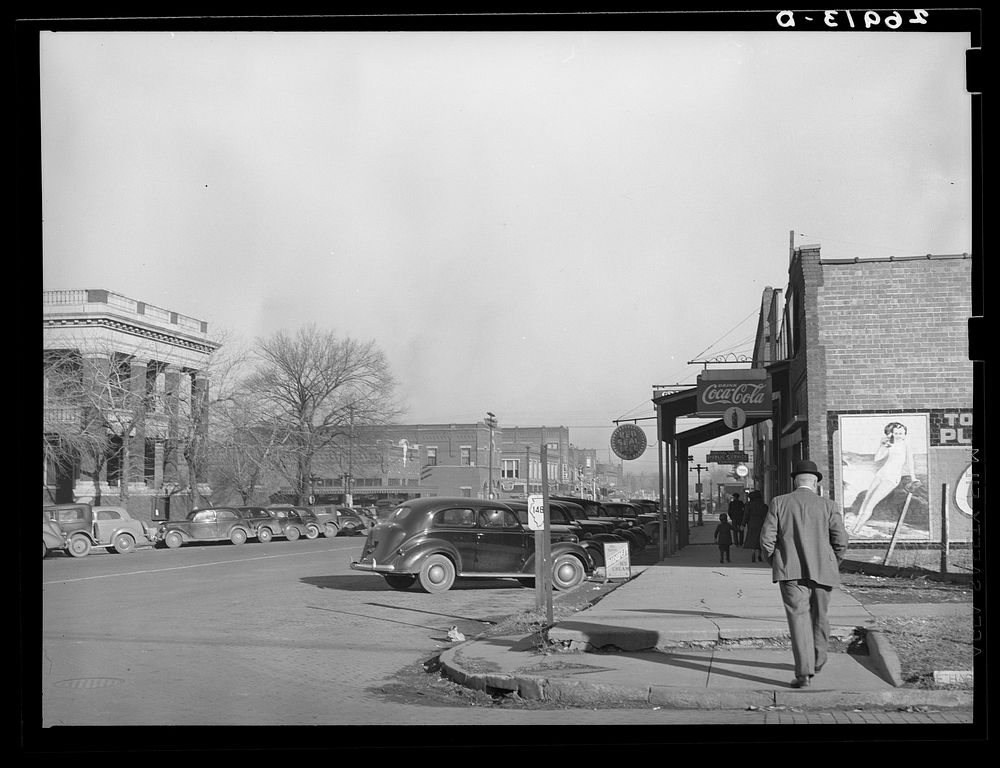 [Untitled photo, possible related to: Main street, Herrin, Illinois]. Sourced from the Library of Congress.