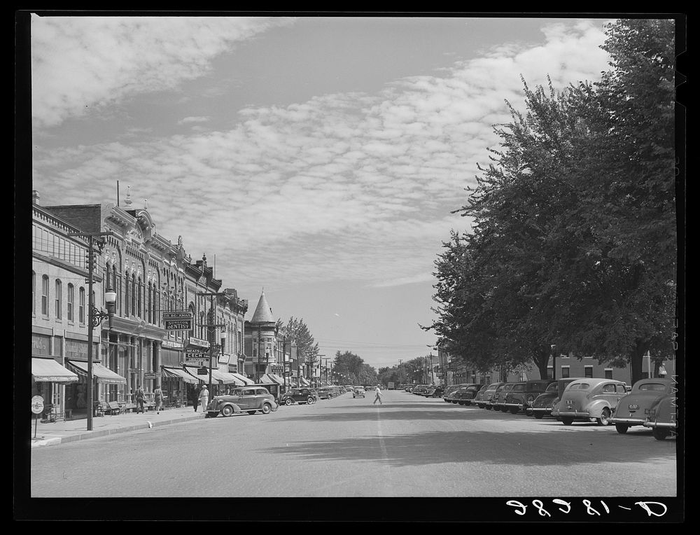 Main street. Grundy Center, Iowa. Sourced from the Library of Congress.