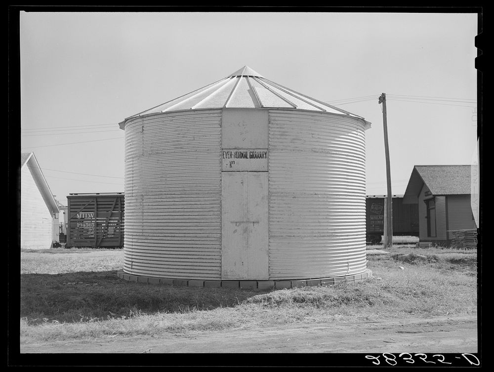 Completed steel bin for shelled corn. Marshall County, Iowa. Sourced from the Library of Congress.