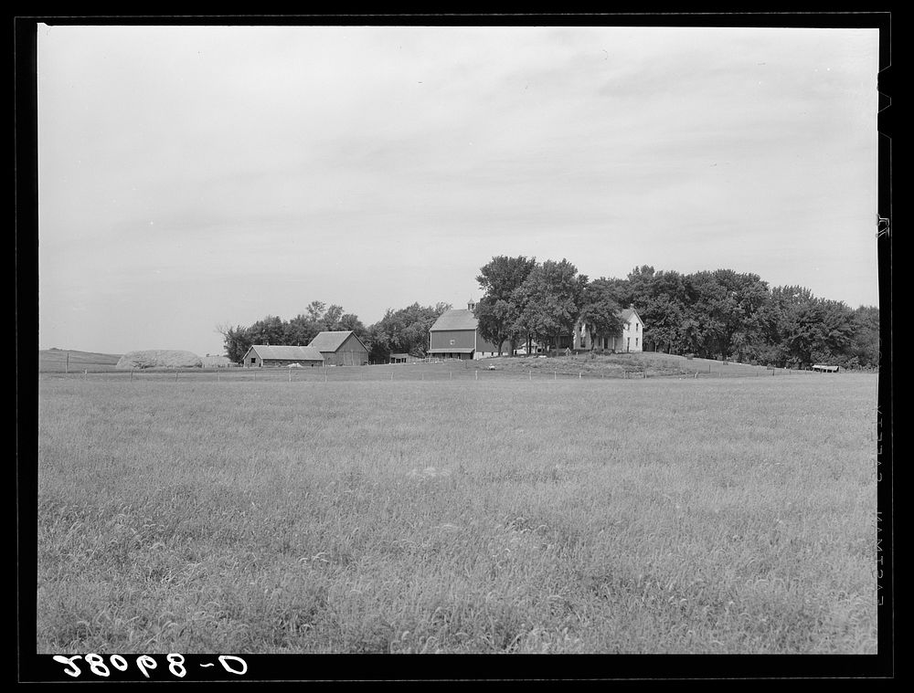 Farm. Hardin County, Iowa. Sourced from the Library of Congress.