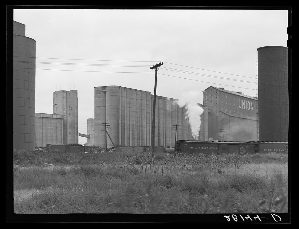 [Untitled photo, possibly related to: Grain elevators. Saint Paul, Minnesota]. Sourced from the Library of Congress.