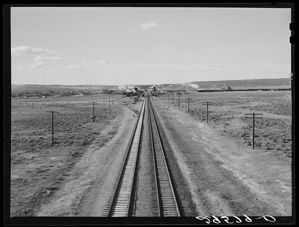 Southern Pacific track approaching Wells, Nevada. Sourced from the Library of Congress.