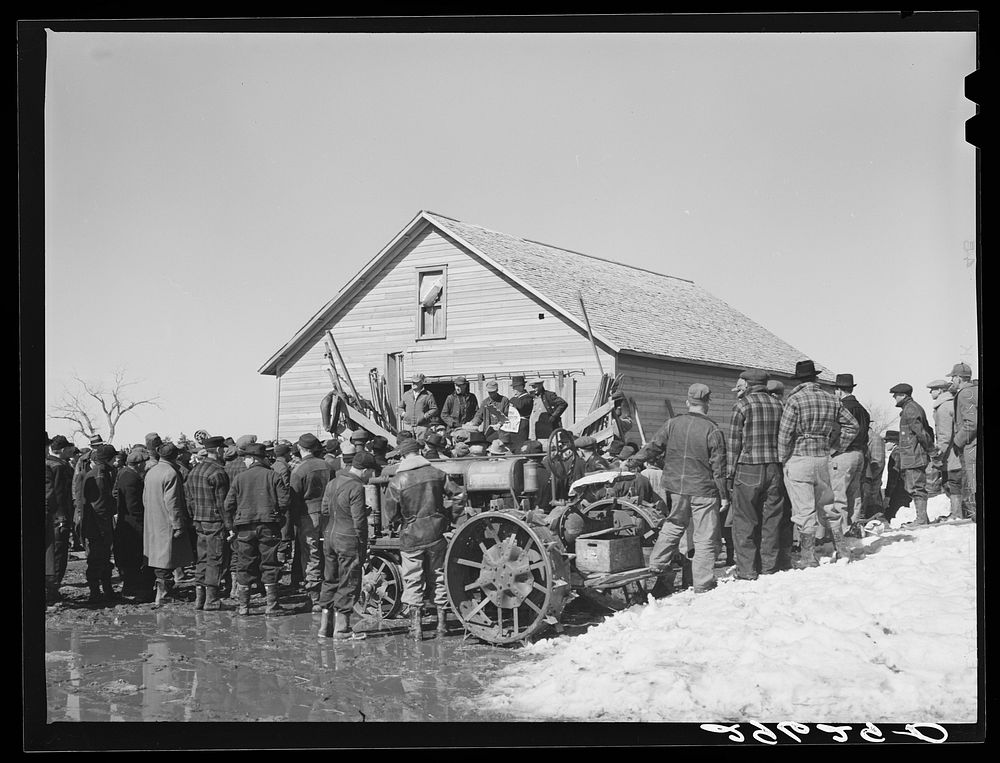 Farmers at auction. Zimmerman farm near Hastings, Nebraska. Sourced from the Library of Congress.