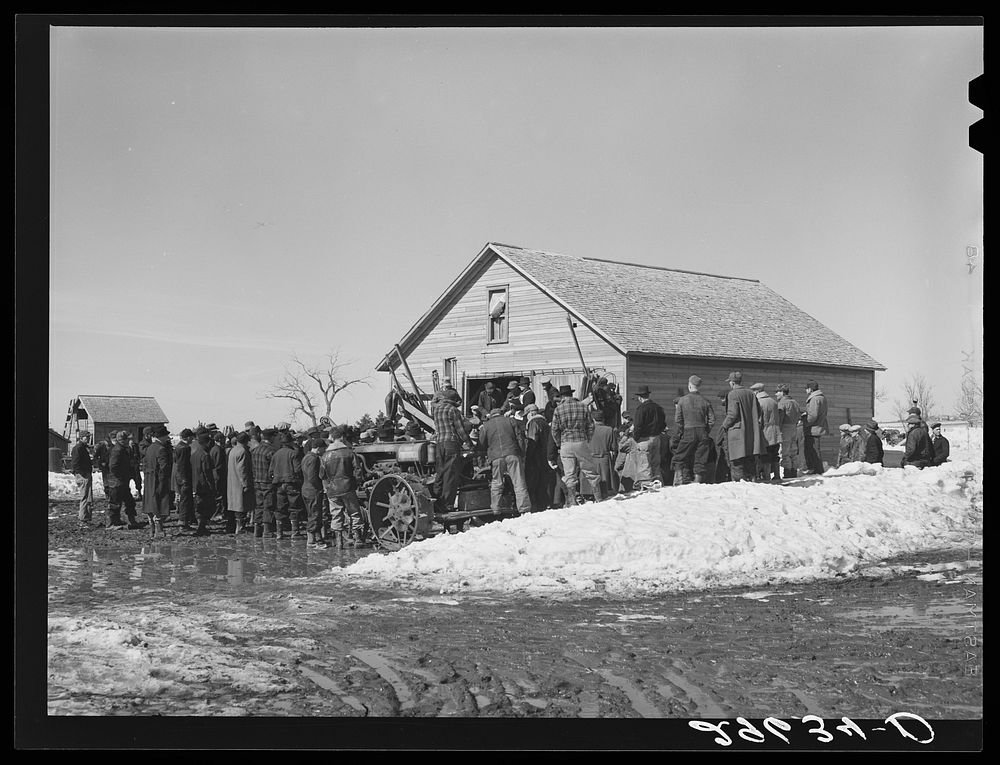 Farmers at auction. Zimmerman farm near Hastings, Nebraska. Sourced from the Library of Congress.