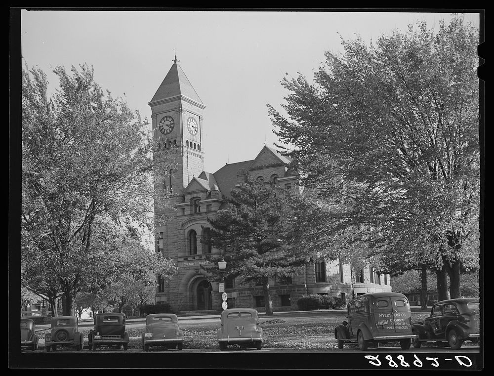 County courthouse. Grundy Center, Iowa. Sourced from the Library of Congress.