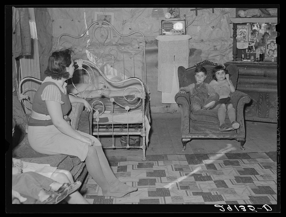 Wife and children of tiff miner. Washington County, Missouri. Sourced from the Library of Congress.