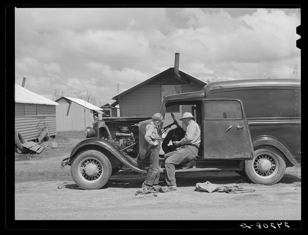 Repairing car. Tulare migrant camp. Visalia, California. Sourced from the Library of Congress.