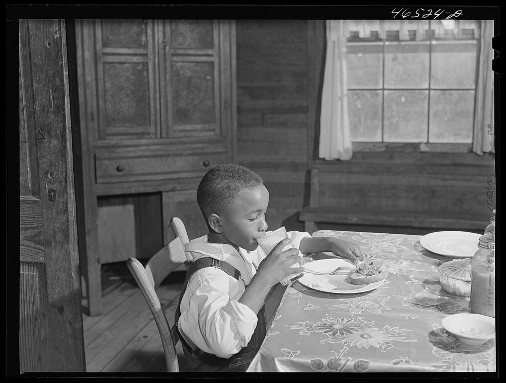 Boyd Jones eating his breakfast, Greene County, Georgia. Sourced from the Library of Congress.