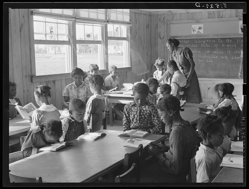 First grade, showing extremes in ages of pupils. Gee's Bend, Alabama. Sourced from the Library of Congress.