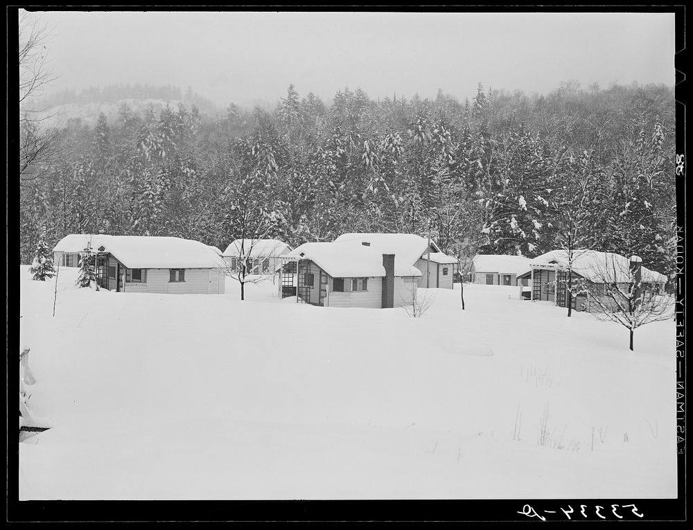 Closed tourist camps near Jackson, New Hampshire. Sourced from the Library of Congress.