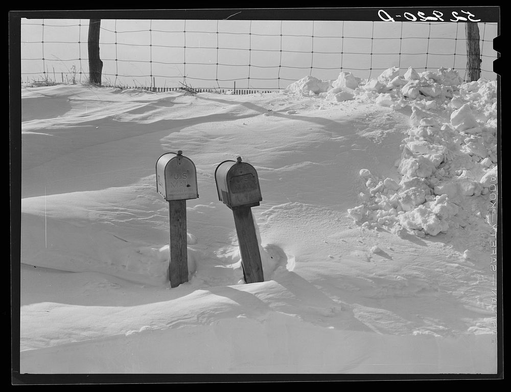 Mailboxes for farms on highways near Frederick, Maryland. Sourced from the Library of Congress.