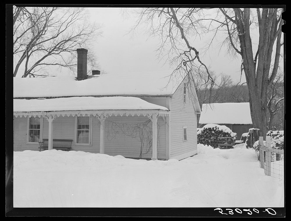 Farmhouse on main highway near Putney, Vermont. Sourced from the Library of Congress.