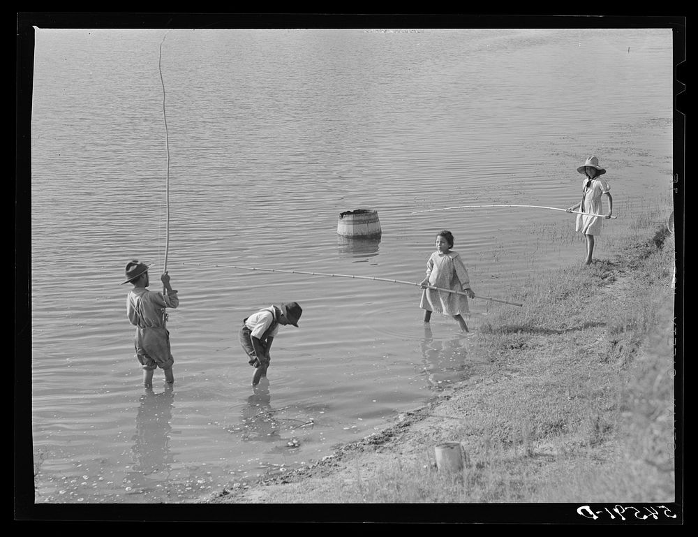 Melrose, Natchitoches Parish, Louisiana. Mulatto children fishing the Cane River. Sourced from the Library of Congress.