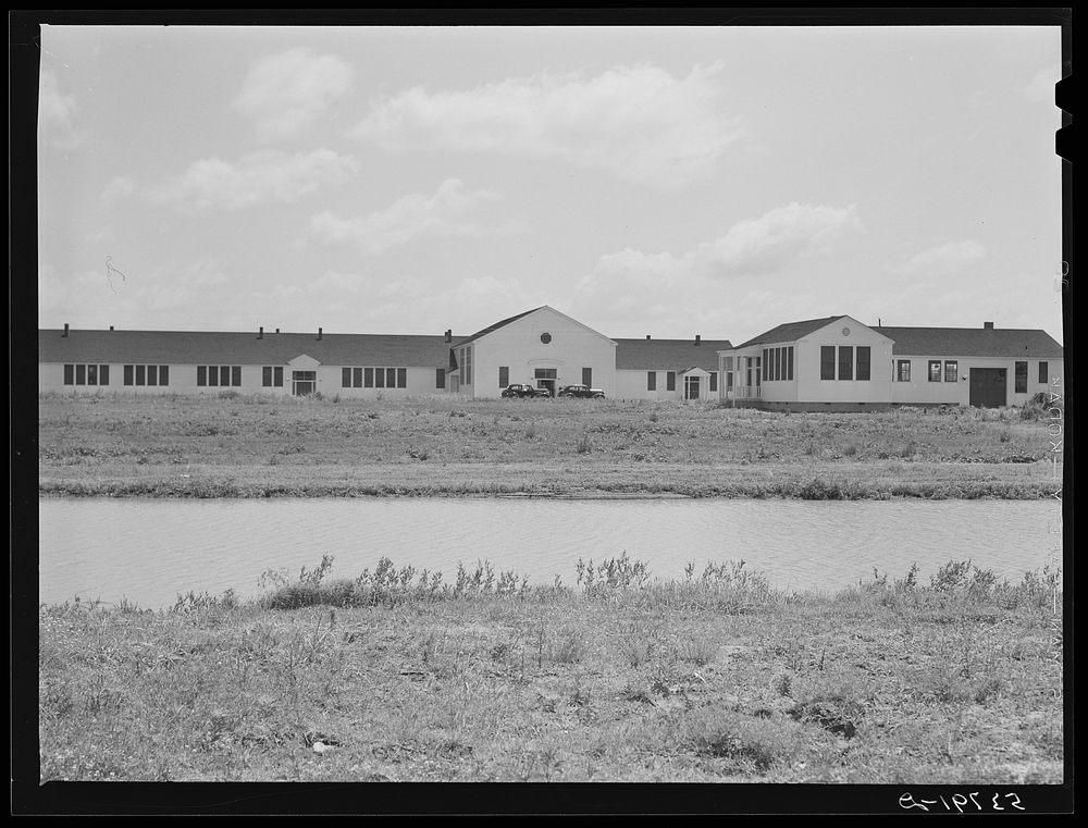 School and community building. La Delta Project, Thomaston, Louisiana. Sourced from the Library of Congress.