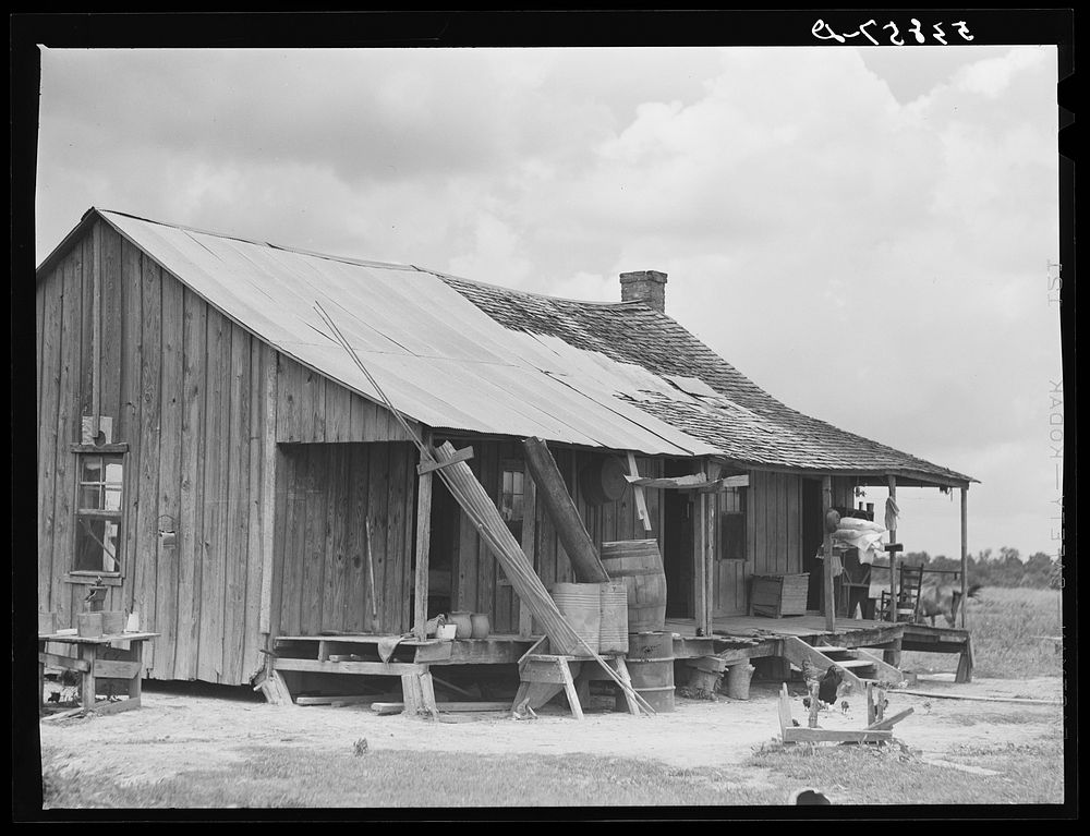 Old home on La Delta Project. Thomastown, Louisiana. Sourced from the Library of Congress.