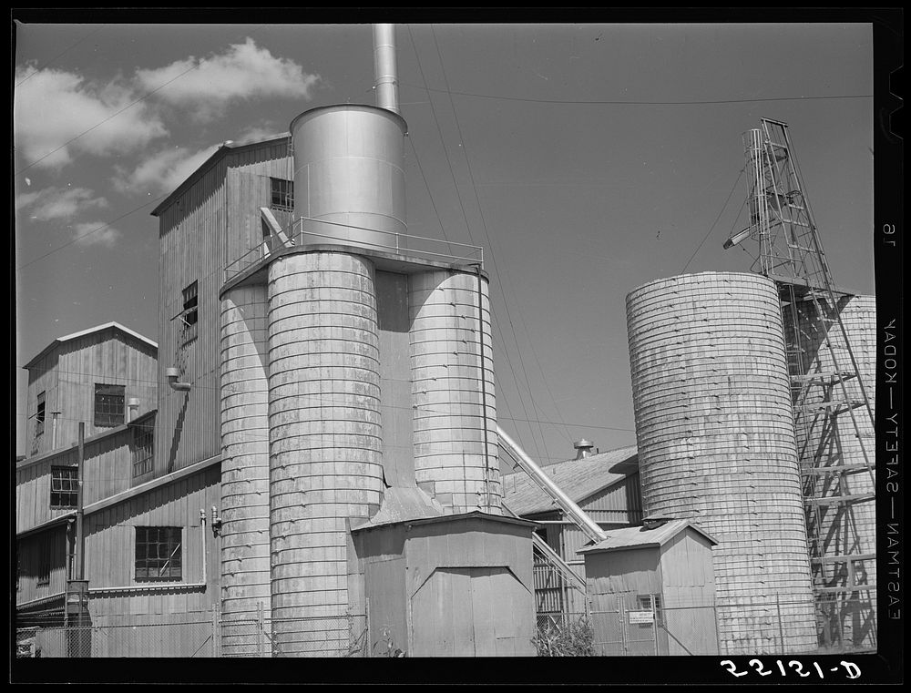 Distillery near Bardstown, Kentucky. Sourced from the Library of Congress.