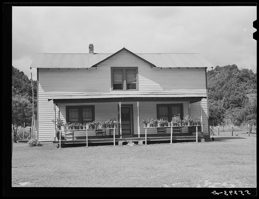 Prosperous farmer's home near Morehead, Kentucky. Sourced from the Library of Congress.