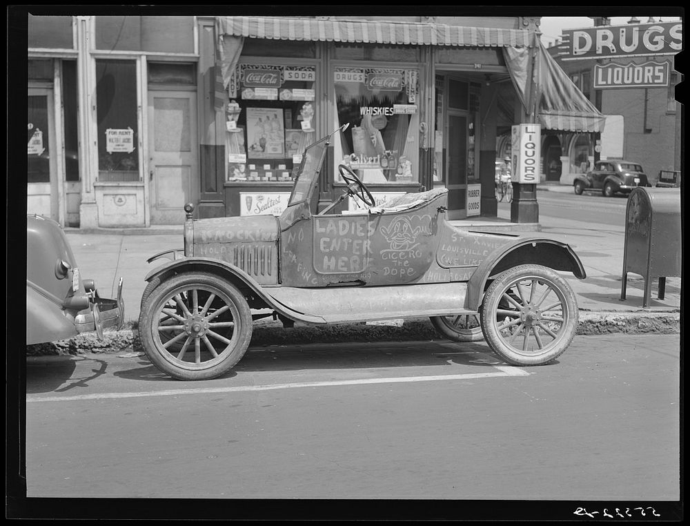 Car belonging to "Hep Cats" on main street in Louisville, Kentucky. Sourced from the Library of Congress.