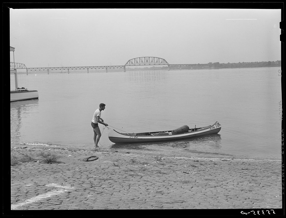 Canoeing on the Ohio River on Saturday. Louisville, Kentucky. Sourced from the Library of Congress.