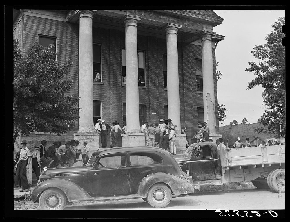 Farmers and townspeople in front of courthouse on court day. Campton, Kentucky. Sourced from the Library of Congress.
