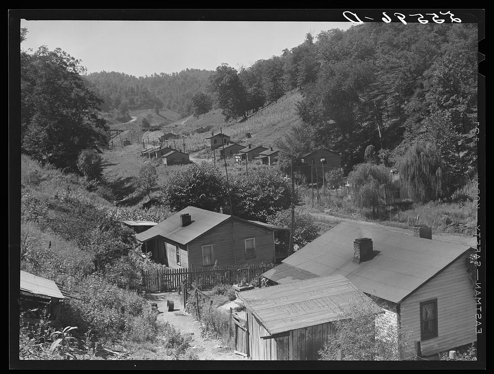 Abandoned mining town in mountain section near Chavies, Kentucky. Sourced from the Library of Congress.