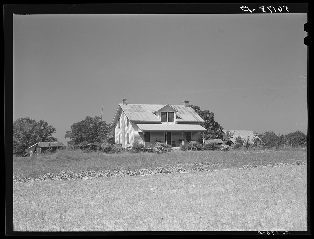 Farmhouse north of Bells on road to Farrington. Chatham County, North Carolina. Sourced from the Library of Congress.