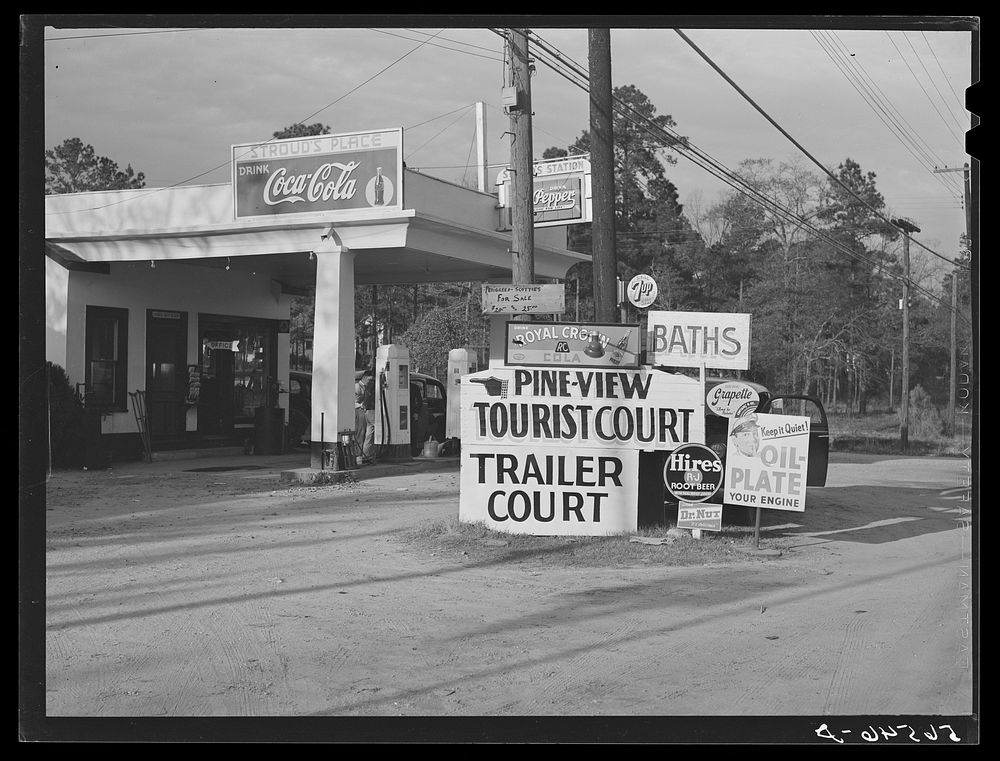 [Untitled photo, possibly related to: Sign on Pine View Tourist and Trailer Court]. Sourced from the Library of Congress.