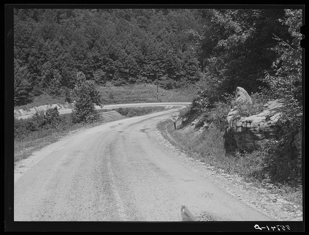 Highway between Jackson and Campton, Kentucky. Sourced from the Library of Congress.