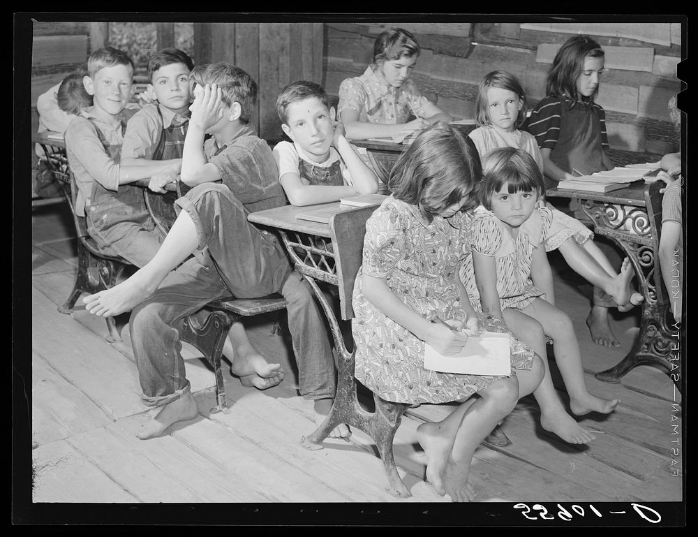 Crowded conditions and lack of equipment in schoolhouse. Breathitt County, Kentucky. Sourced from the Library of Congress.