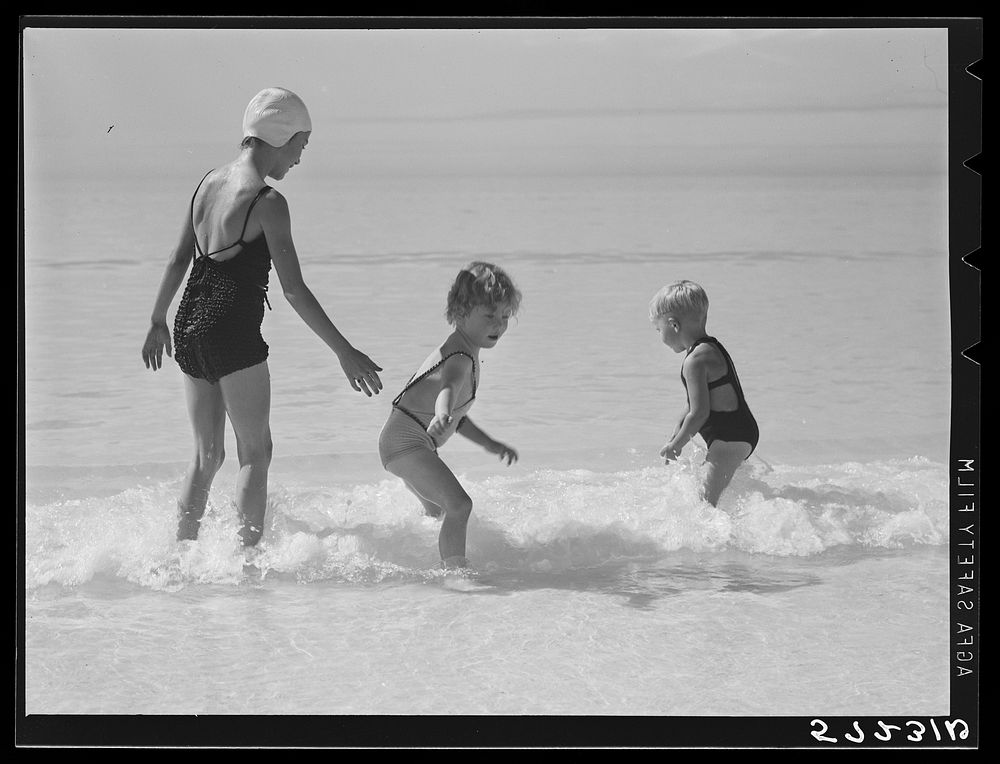 Guests of Sarasota trailer park, Sarasota, Florida, going in for a swim. Sourced from the Library of Congress.