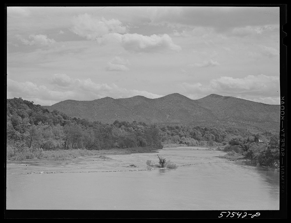 Fork of Shenandoah River, Shenandoah Valley, Virginia. Sourced from the Library of Congress.