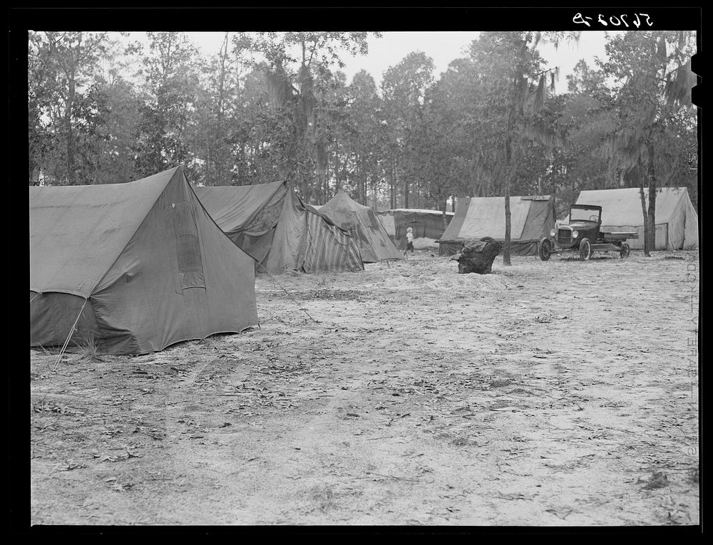 Living quarters of construction workers near Camp Blanding, Florida. Sourced from the Library of Congress.