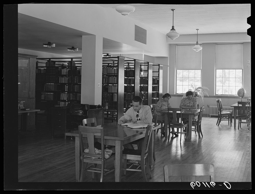 Library. Greendale, Wisconsin. Sourced from the Library of Congress.