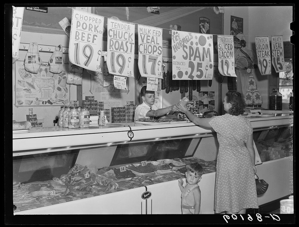 Food store. Greendale, Wisconsin. Sourced from the Library of Congress.