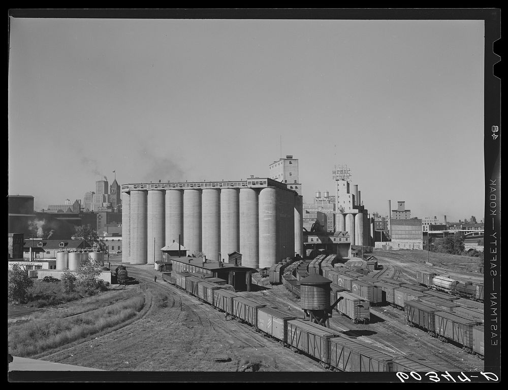 Grain elevator and flour mill district. Minneapolis, Minnesota. Sourced from the Library of Congress.