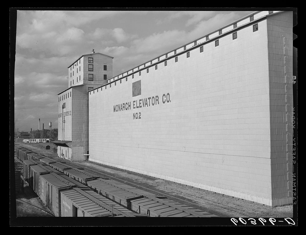 Monarch grain elevator. Minneapolis, Minnesota. Sourced from the Library of Congress.