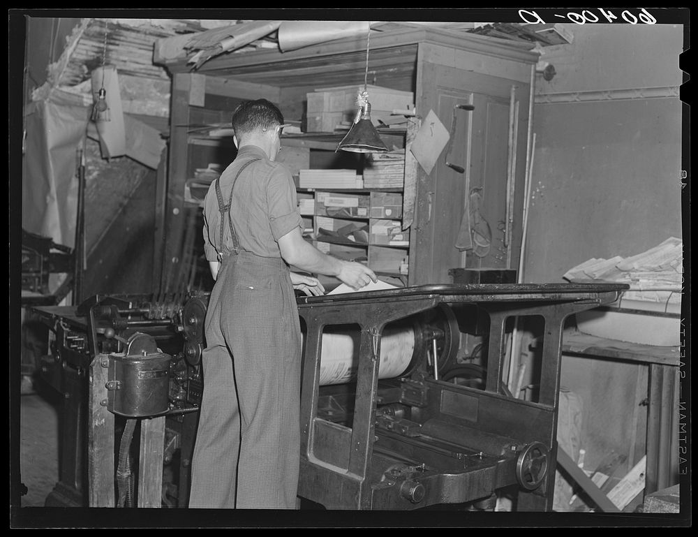 Operating press in office of Litchfield Independent. Litchfield, Minnesota. Sourced from the Library of Congress.