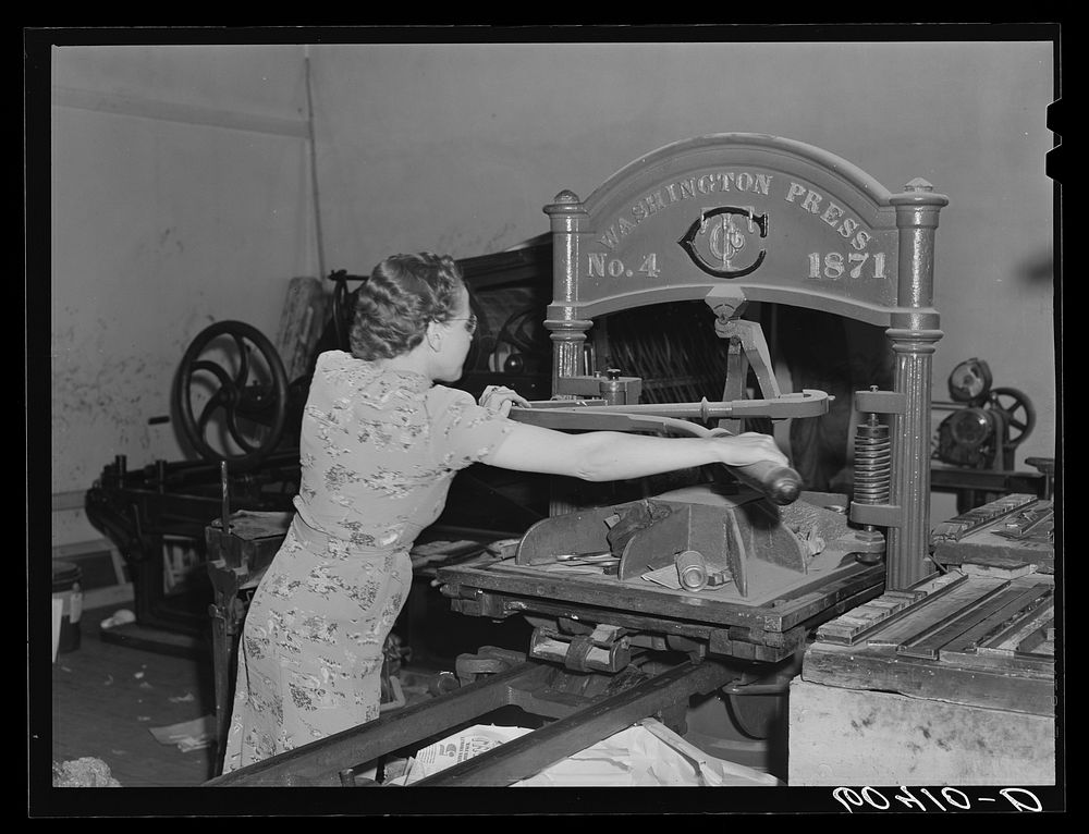 Editor of the Valley News operating hand press. Browns Valley, Minnesota. Sourced from the Library of Congress.