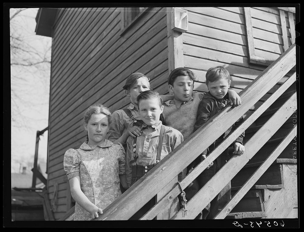 Children. Dubuque, Iowa. Sourced from the Library of Congress.