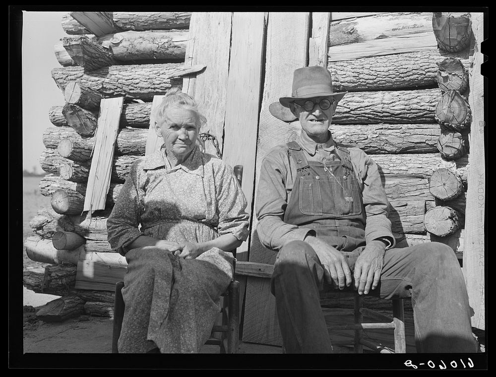 Old couple who will move to one of the Delmo labor homes. New Madrid County, Missouri. Sourced from the Library of Congress.