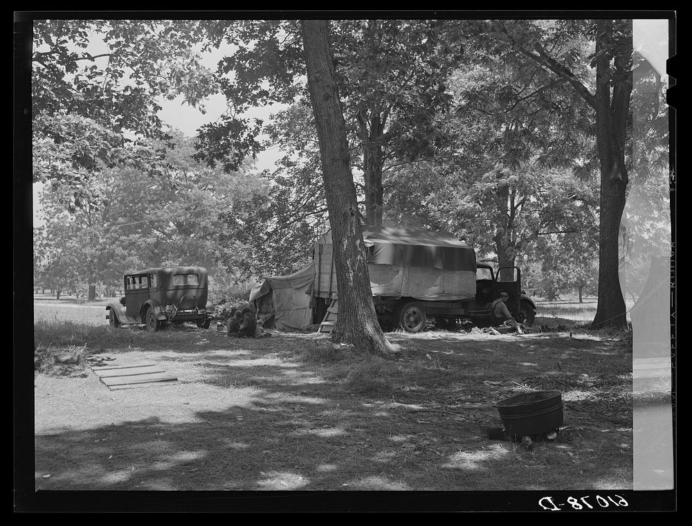 Roadside camp of migrant fruit workers. Berrien County, Michigan. Sourced from the Library of Congress.