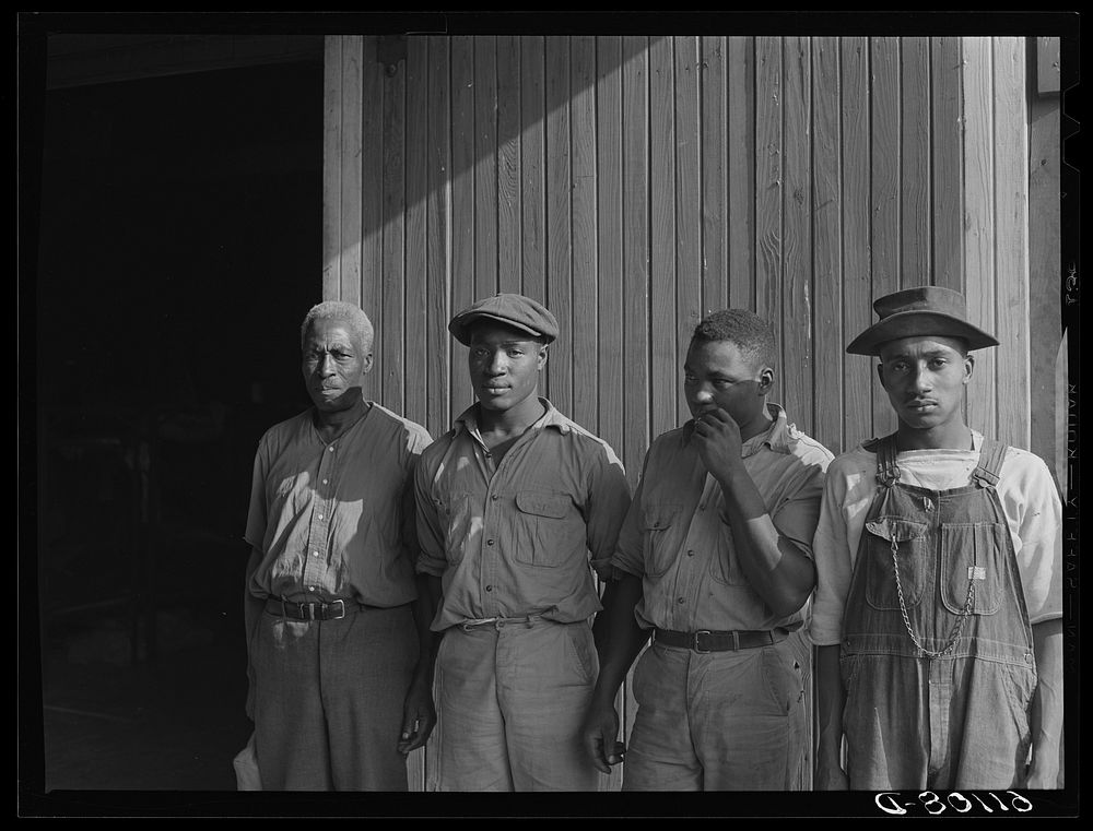  fruit pickers from the South. Berrien County, Michigan. Sourced from the Library of Congress.