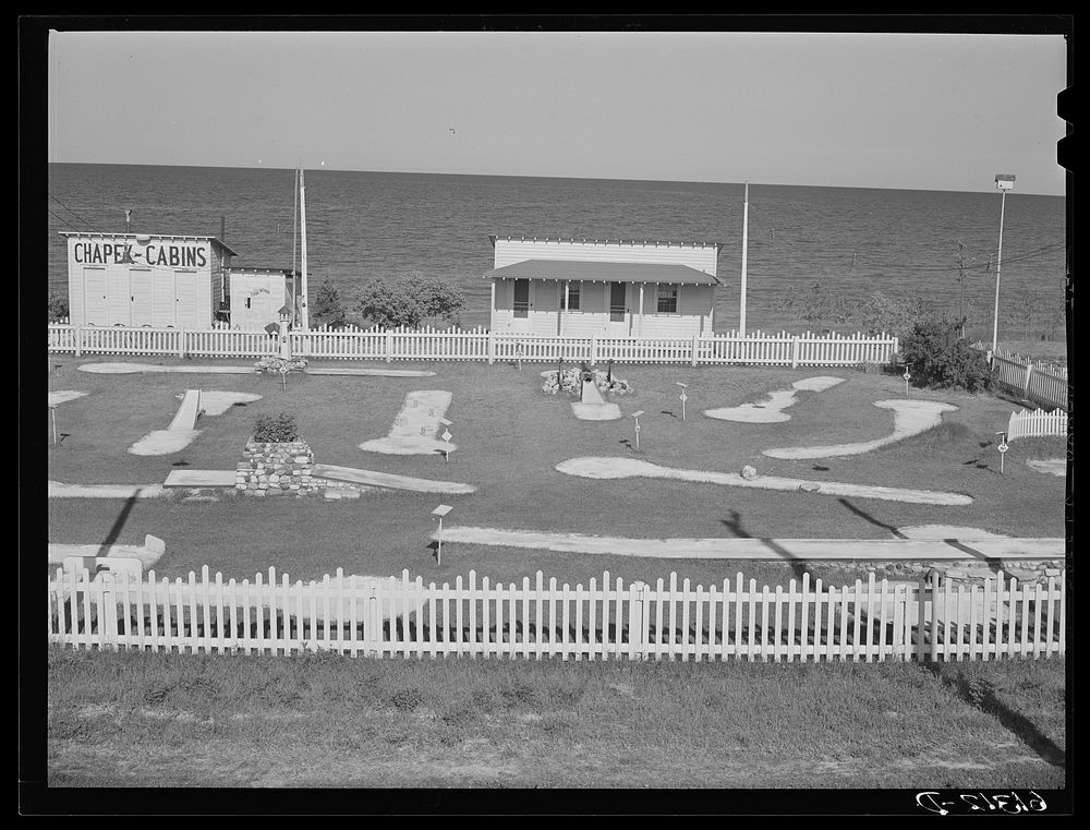 Miniature golf course on Lake Michigan near Manitowoc, Wisconsin. Sourced from the Library of Congress.