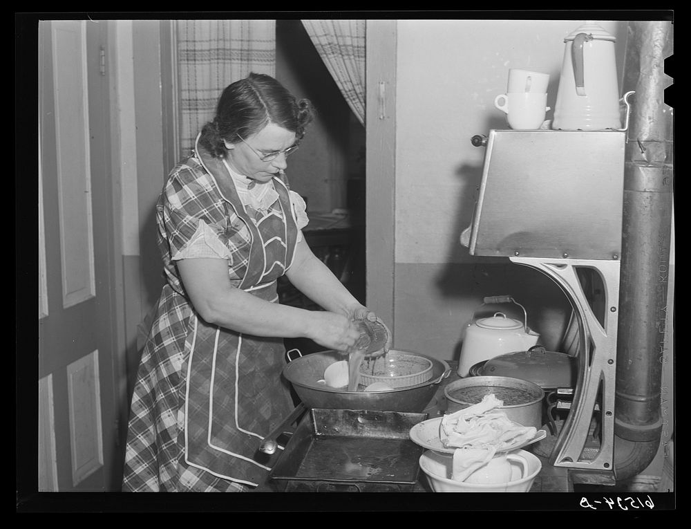 Mrs. Sauer washing dishes. Cavalier County, North Dakota. Sourced from the Library of Congress.