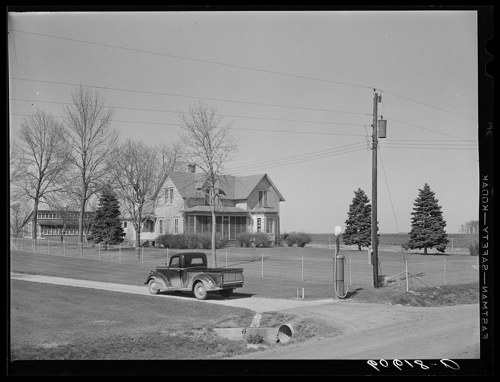 Fred Coulter's farm. Grundy County, Iowa. Sourced from the Library of Congress.