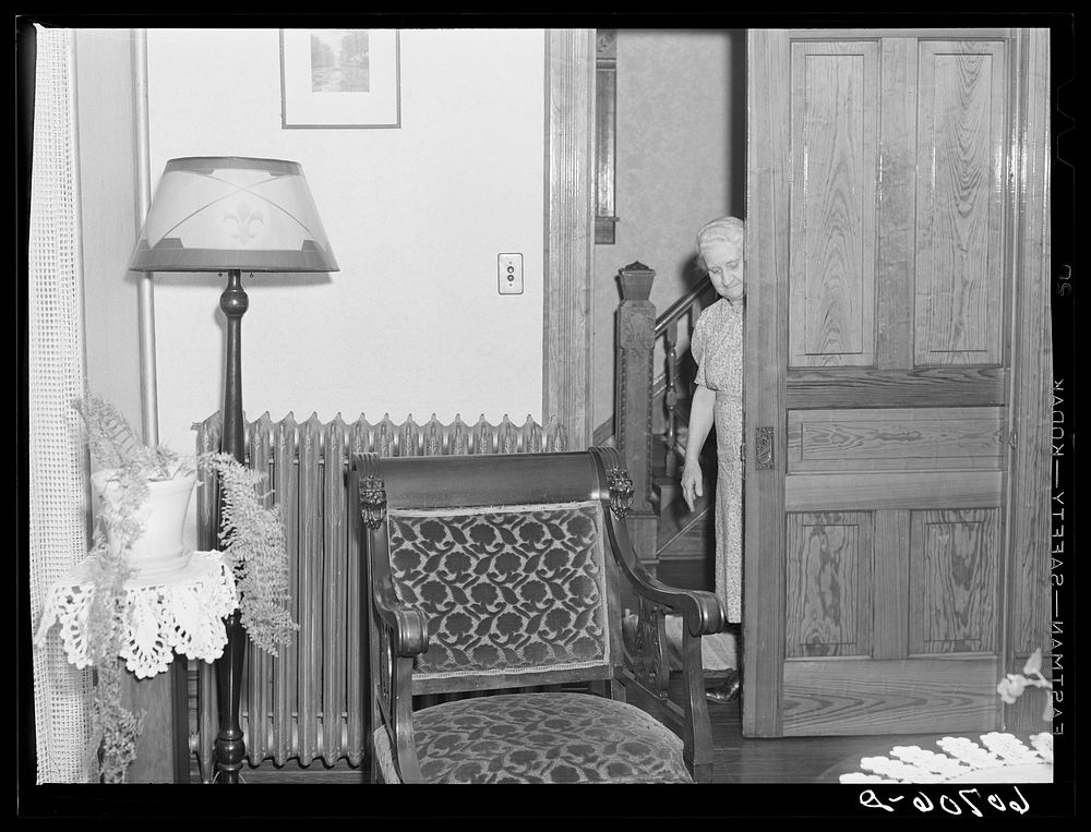 Closing sliding door to parlor. Home in Scranton, Iowa. Sourced from the Library of Congress.