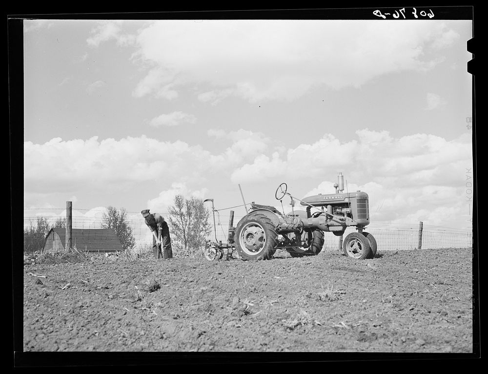 Adjusting the wire, two-row tractor corn planter. Jasper County, Iowa. Sourced from the Library of Congress.