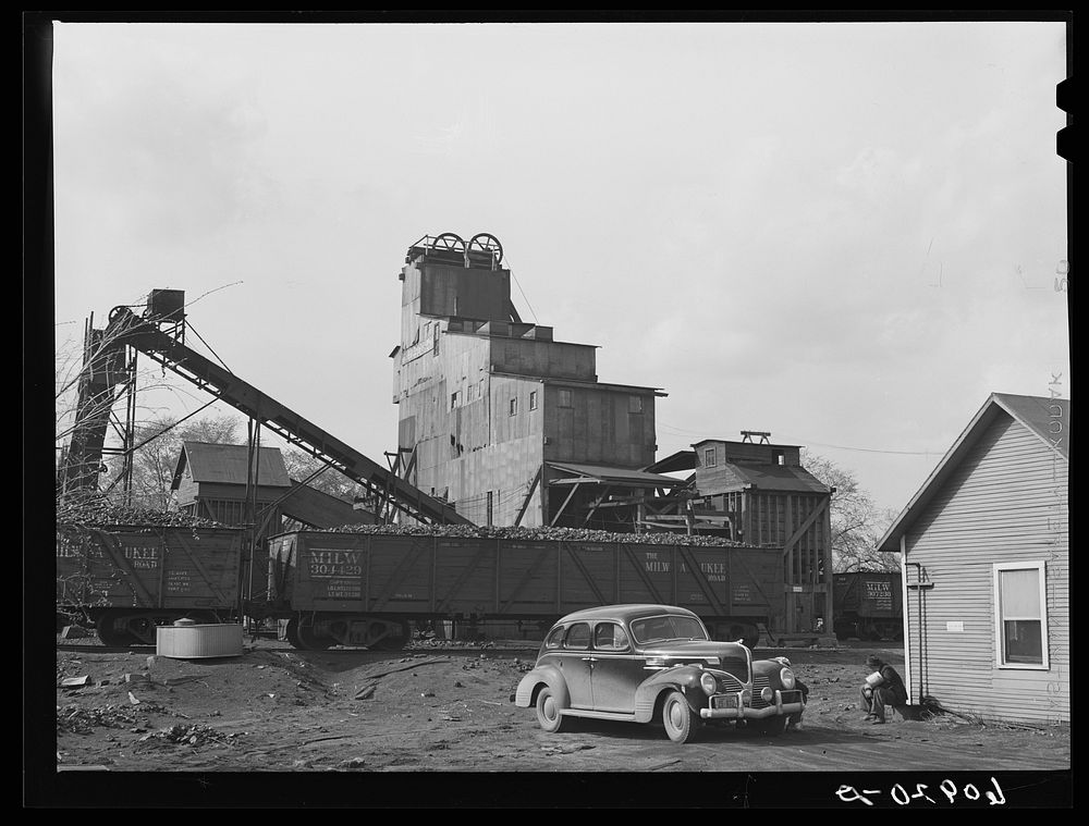 Coal mine where many residents of Granger Homesteads are employed. Iowa. Sourced from the Library of Congress.
